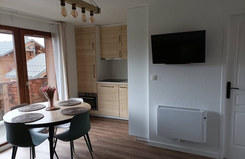 La Joue du Loup Apartment | Renovated 2-room apartment for 6, parking, full amenities