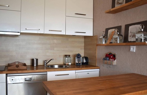 Pyrenees 2000 Apartment | Renovated 2-room cabin apartment near slopes with south-facing balcony