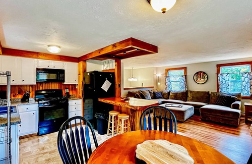 Bethel House | Renovated 2-story home with game room, firepit, foosball, air hockey near skiing