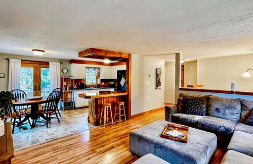 Bethel House | Renovated 2-story home with game room, firepit, foosball, air hockey near skiing