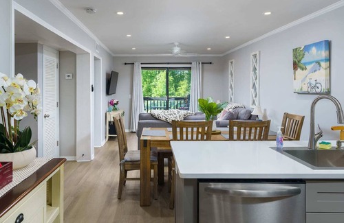 Folly Field Apartment | Renovated 2/2 Beach Condo w/Tennis Views!