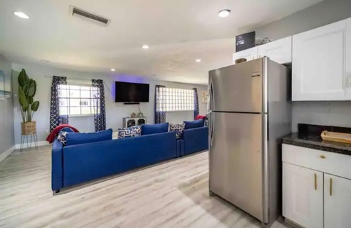 Miami Gardens House | RENOVATED 2022-HEATED Pool Home In Gated Community