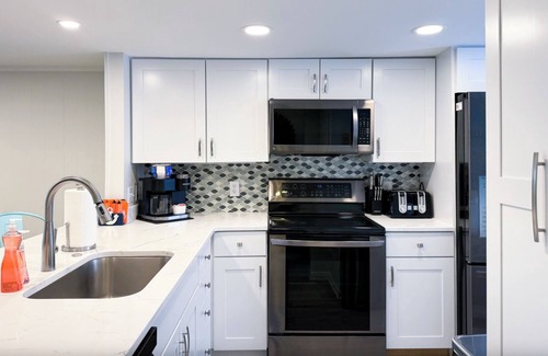 Hilton Head Island Condo | RENOVATED 2BR VILLA WITH POOL, BBQ & 1 MIN WALK TO BEACH HILTON HEAD