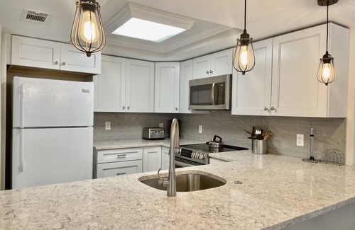 South Beach Condo | RENOVATED 2BR VILLA, STEPS TO SOUTH BEACH & MARINA HILTON HEAD