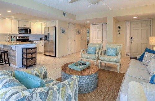 South Beach Condo | RENOVATED 2BR VILLA WITH PRIVATE PATIO NEAR SOUTH BEACH HILTON HEAD