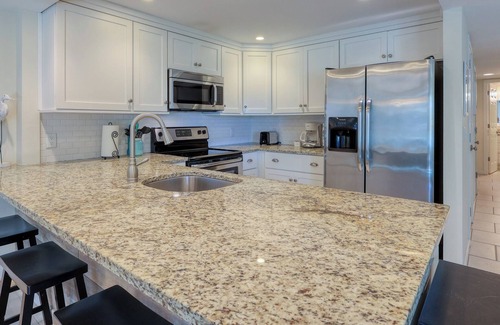 South Beach Condo | RENOVATED 2BR VILLA WITH PRIVATE PATIO NEAR SOUTH BEACH HILTON HEAD