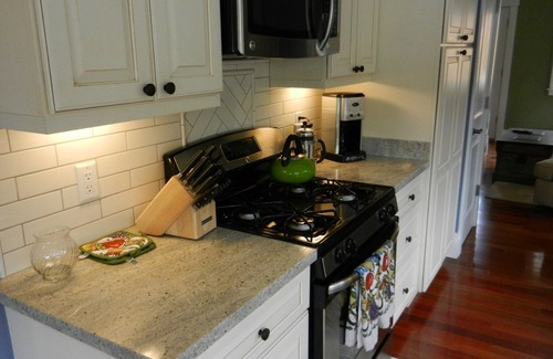 Northeast Carmel Cottage | Renovated 2BR, 2 Ba + Den Carmel Charmer - Gingerbread Cottage
