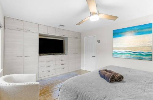 Coral Ridge Apartment | Renovated + 2MI from Beach + Heated Pool +Grill