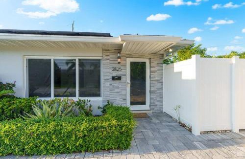 Coral Ridge Apartment | Renovated + 2MI from Beach + Heated Pool +Grill