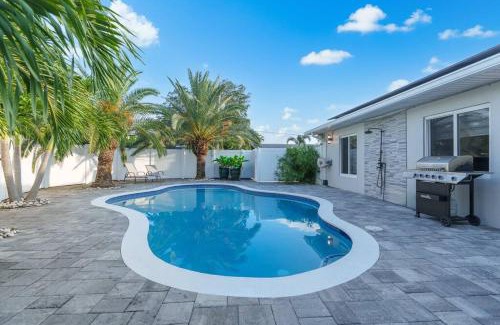 Coral Ridge Apartment | Renovated + 2MI from Beach + Heated Pool +Grill