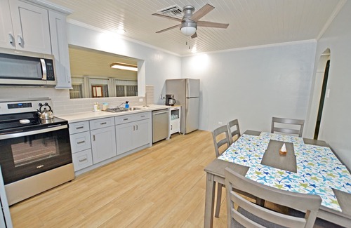Spanish Wells House | Renovated 3 bedrooms/2 bath. 2-minute walk to the beach!