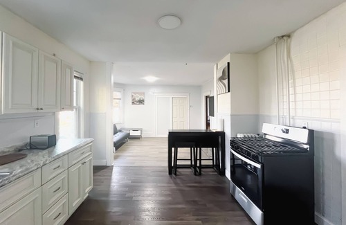 Dedham Apartment | Renovated 3-bedroom apartment in Dedham - Legacy Mall