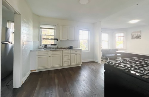 Dedham Apartment | Renovated 3-bedroom apartment in Dedham - Legacy Mall