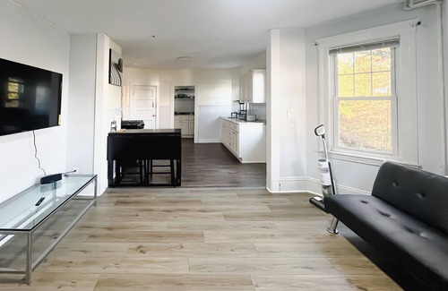 Dedham Apartment | Renovated 3-bedroom apartment in Dedham - Legacy Mall