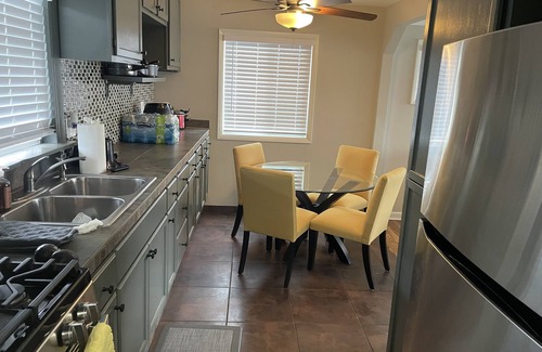 Berkley House | Renovated 3 bedrooms 4 beds 2.5 miles from Beaumont