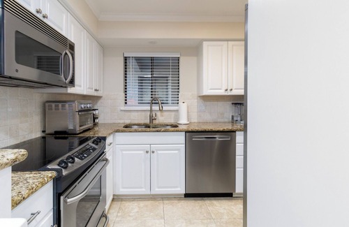 Hilton Head Island Condo | RENOVATED 3BD/3BA CONDO WITH ROOFTOP DECK & POOL STEPS TO BEACH & COLIGNY SHOPS