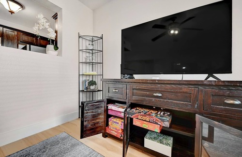 Westfield Condo | Renovated 3BA/2BD Condo 2 Miles from Downtown