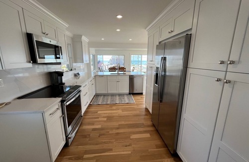 Old Lyme House | Renovated 3BR House Across from White Sand Beach, Old Lyme
