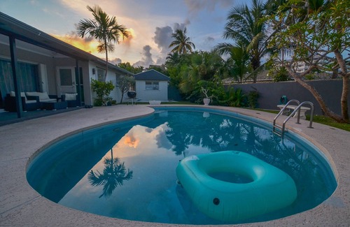 Westward Villas Subdivision House | Renovated 3BR Luxury Home Near to Baha Mar, Restaurants, and More!
