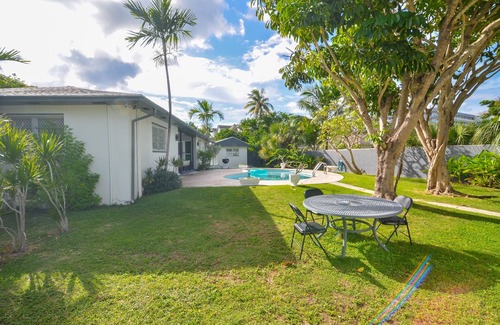 Westward Villas Subdivision House | Renovated 3BR Luxury Home Near to Baha Mar, Restaurants, and More!