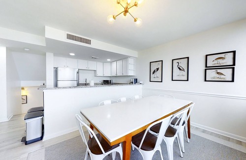 Fernandina Beach Condo | Renovated 3rd-floor condo with oceanfront balcony, AC & outdoor pool
