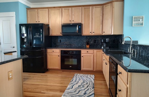 West Ocean City House | Renovated 4 Bedroom Townhome West OC Pool Sleeps 10