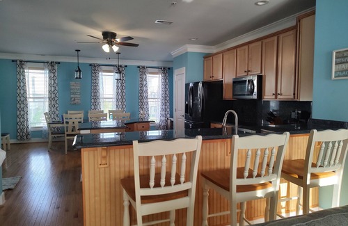 West Ocean City House | Renovated 4 Bedroom Townhome West OC Pool Sleeps 10