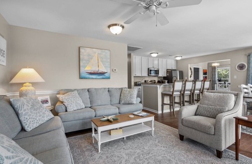 Emerald Isle House | Renovated 4BR + Bonus Room | Private Pool, Ocean Views & 2 Living Spaces
