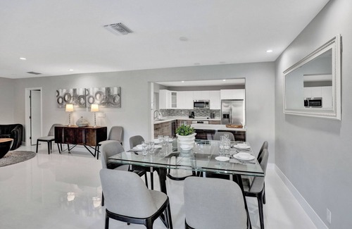 South Lake House | Renovated 5 BR Home with Amazing Pool!