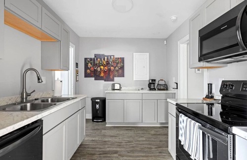Mount Pleasant House | Renovated 5BR in Old Mt. Pleasant
