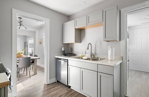 Mount Pleasant House | Renovated 5BR in Old Mt. Pleasant