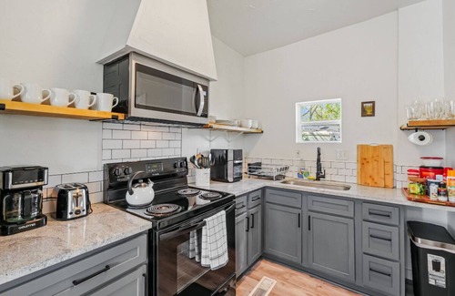 Central Oklahoma City House | Renovated 5BR Retreat | 3 Baths, Full Kitchen, Laundry #04