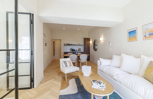 Lazaret Apartment | Renovated, air-conditioned apartment with private garden, jacuzzi, and hammam