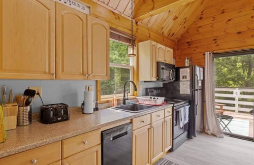 Alexandria House | Renovated Alexandria NH jacuzzi house~firepit! gameroom! dog friendly! fenced