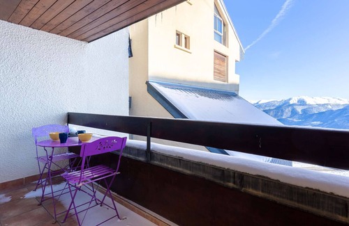 Espiaube Apartment | Renovated Apartment for 5, Close to Slopes and Ski School, Stunning Mountain Views