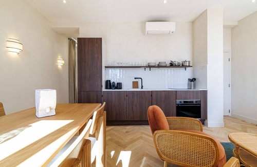Lazaret Apartment | Renovated Apartment – Air-Conditioned – 2 En-Suite Bedrooms