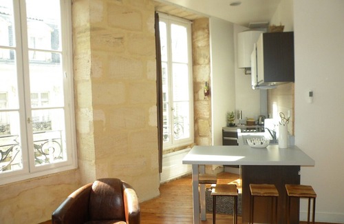 Hotel de Ville - Quinconces Apartment | Renovated apartment, bright, contemporary, hyper center
