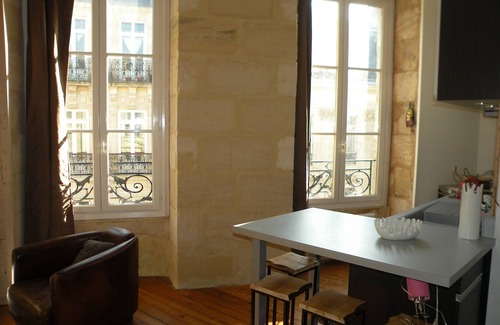 Hotel de Ville - Quinconces Apartment | Renovated apartment, bright, contemporary, hyper center