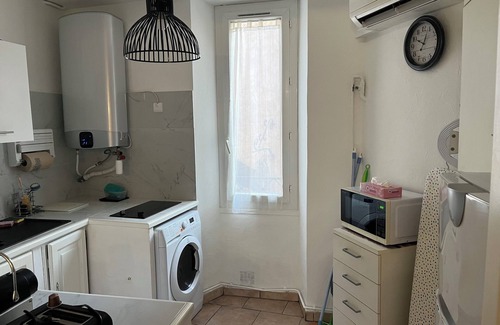 Antibes Old Town Apartment | Renovated apartment, classified furnished tourism 2 * wifi, beach at 300 m, 6 people