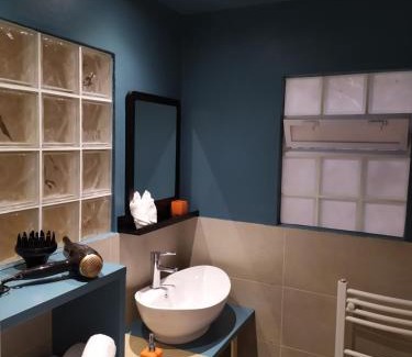 Exarhia Apartment | Renovated apartment close to Exarchia square