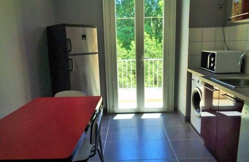 Le Moulleau Apartment | Renovated Apartment in Moulleau: 2 Bedrooms, Balcony, 200m from Beach, Parking Included