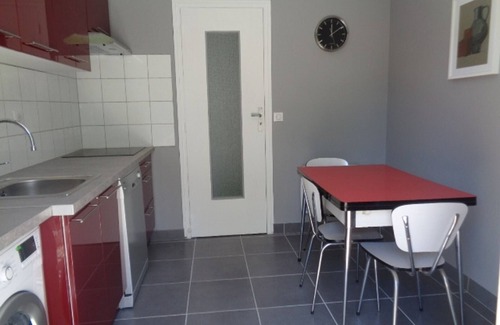 Le Moulleau Apartment | Renovated Apartment in Moulleau: 2 Bedrooms, Balcony, 200m from Beach, Parking Included