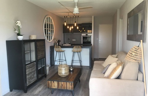 Le Moulleau Apartment | Renovated apartment in Moulleau with balcony and parking