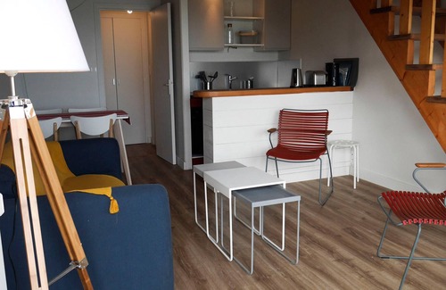 Le Palais Apartment | Renovated apartment with sea view and WIFI