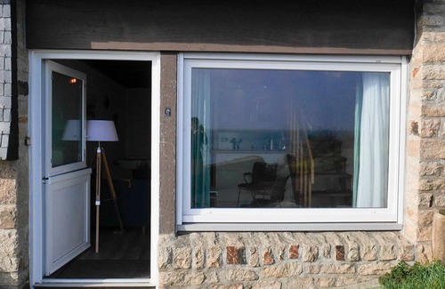 Le Palais Apartment | Renovated apartment with sea view and WIFI
