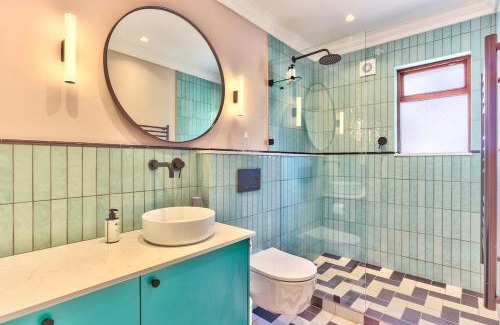 Cape Town City Centre House | Renovated, art deco couples retreat with views!