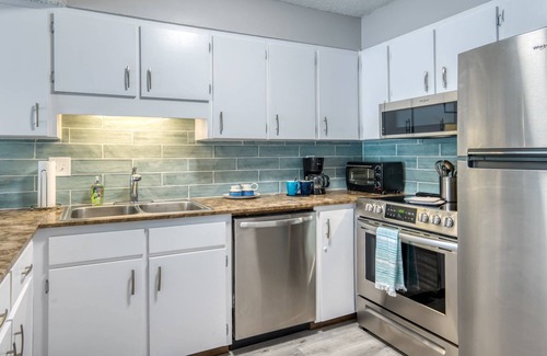 St. Augustine Beach Condo | Renovated, Beach Access, Tennis, Close to Downtown, Ocean and Pool Views! $300 in Free Tickets Daily