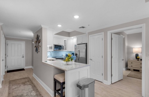 Miramar Beach Condo | RENOVATED, BeachFront, Pool, Bch Svc, wifi, Kitchen, Grill