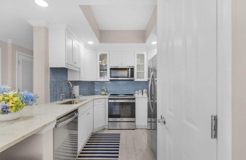Miramar Beach Condo | RENOVATED, BeachFront, Pool, Bch Svc, wifi, Kitchen, Grill