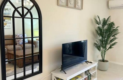 Mermaid Beach Apartment | Renovated Beachside 1BR Apartment